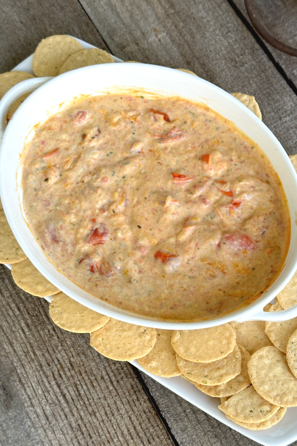 cheesy tomato dip with crackers on platter 