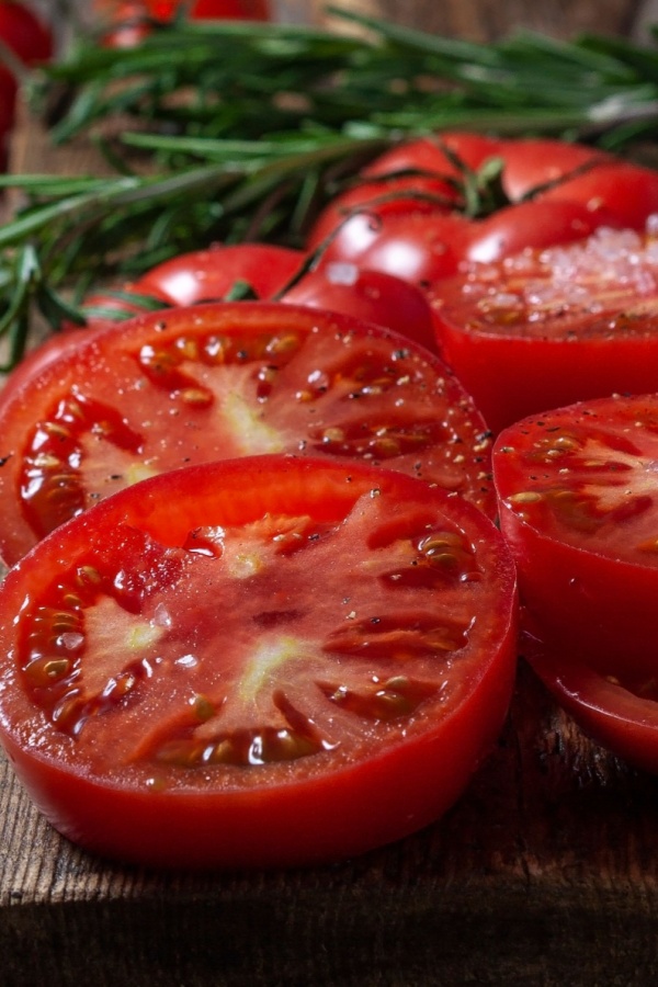 Sliced tomatoes on a board -5 best Tomatoes to grow for salsa