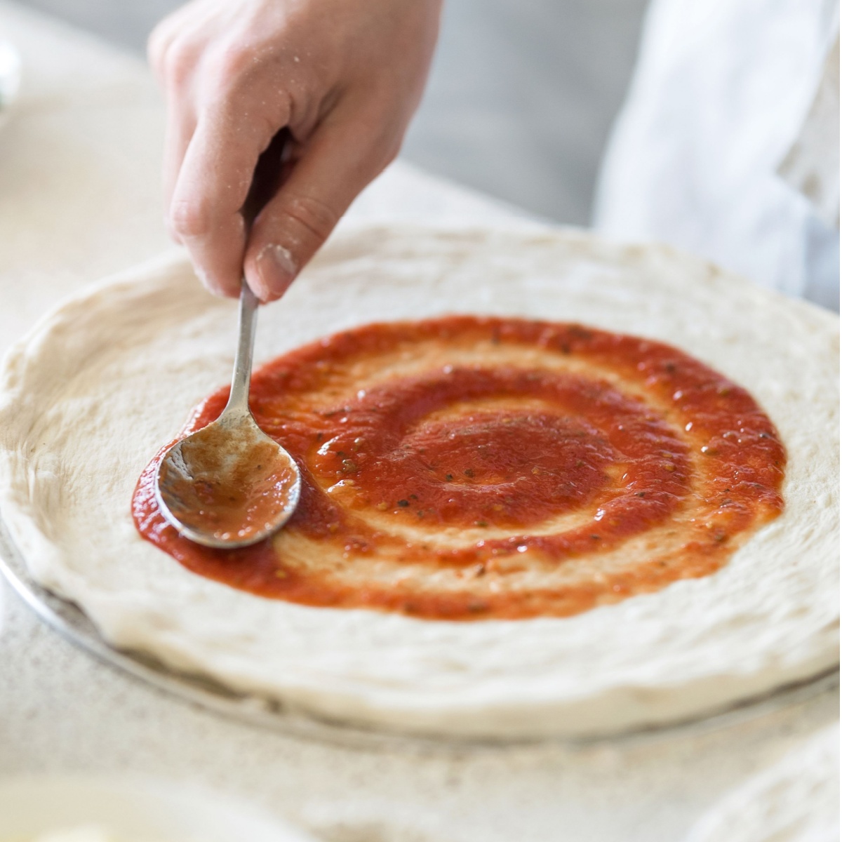 Using Sauce Pizza Sauce Recipe Using Fresh Tomatoes (5 Minute, No Cooking)