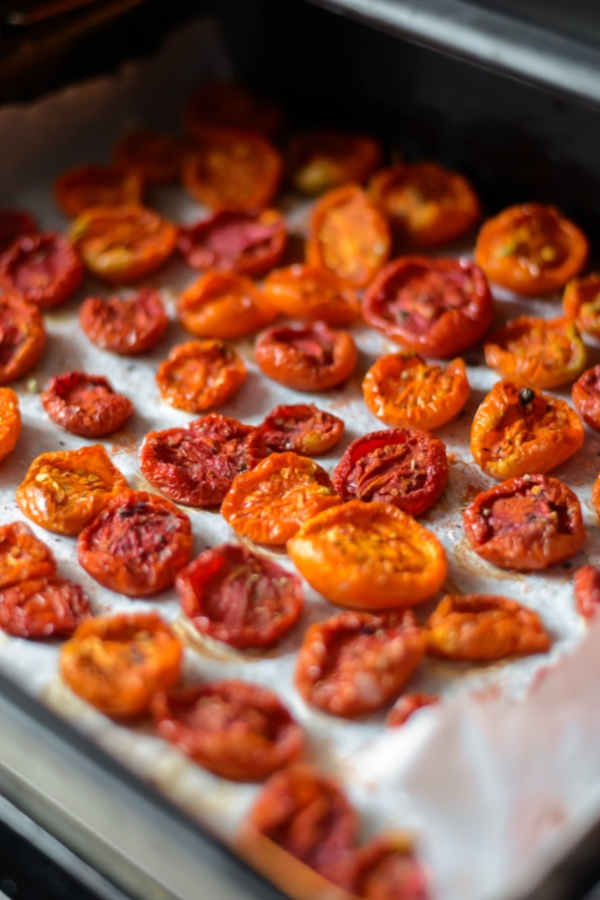 oven dehydrating tomatoes